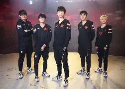 阿贾克斯全华班出击场上风云变幻