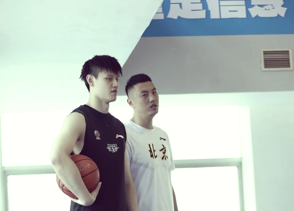 训练日常！球队积极备战，教练力求打造稳健阵容的简单介绍