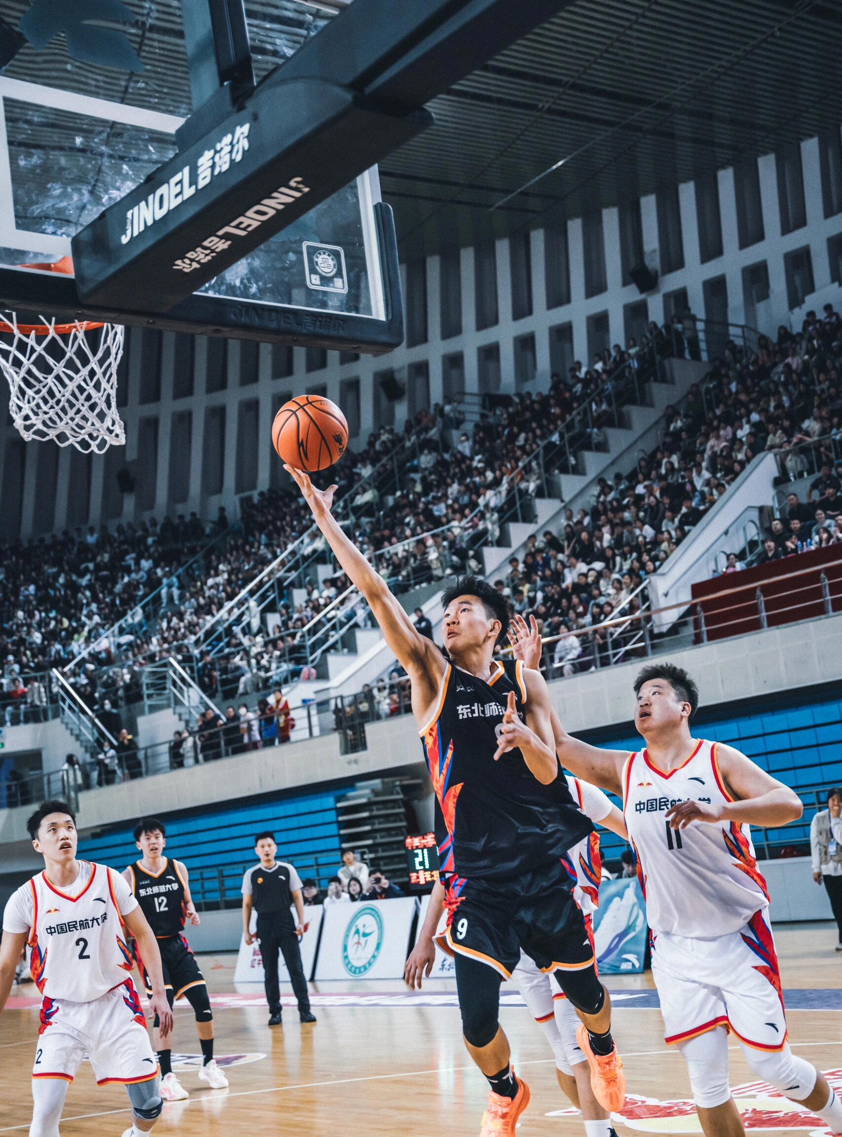 关于江苏男篮勇夺胜利，抢尽风头引人瞩目的信息