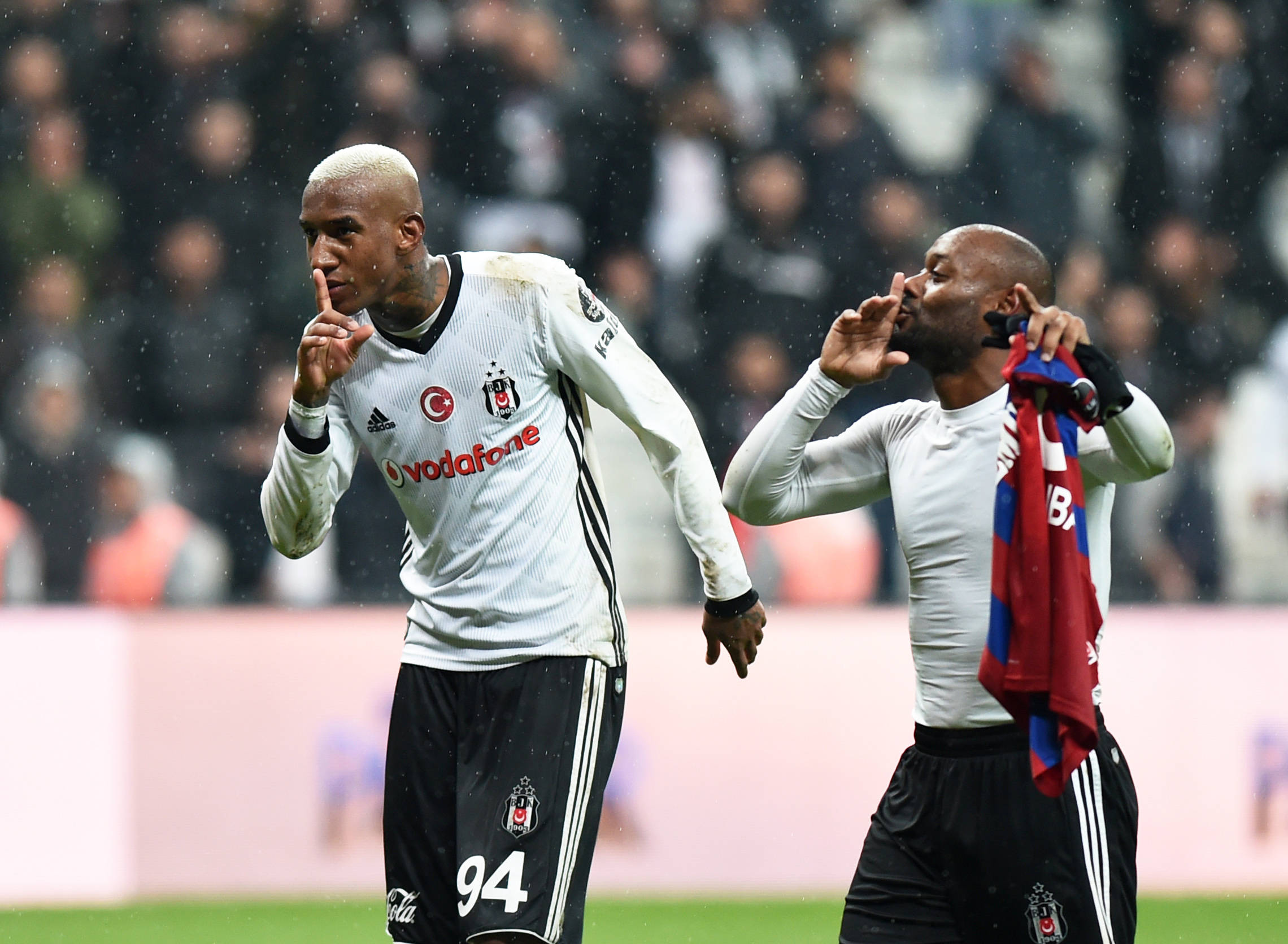 包含阿贾克斯队成功晋级四分之一决赛的词条 包含阿贾克斯队成功晋级四分之一决赛的词条