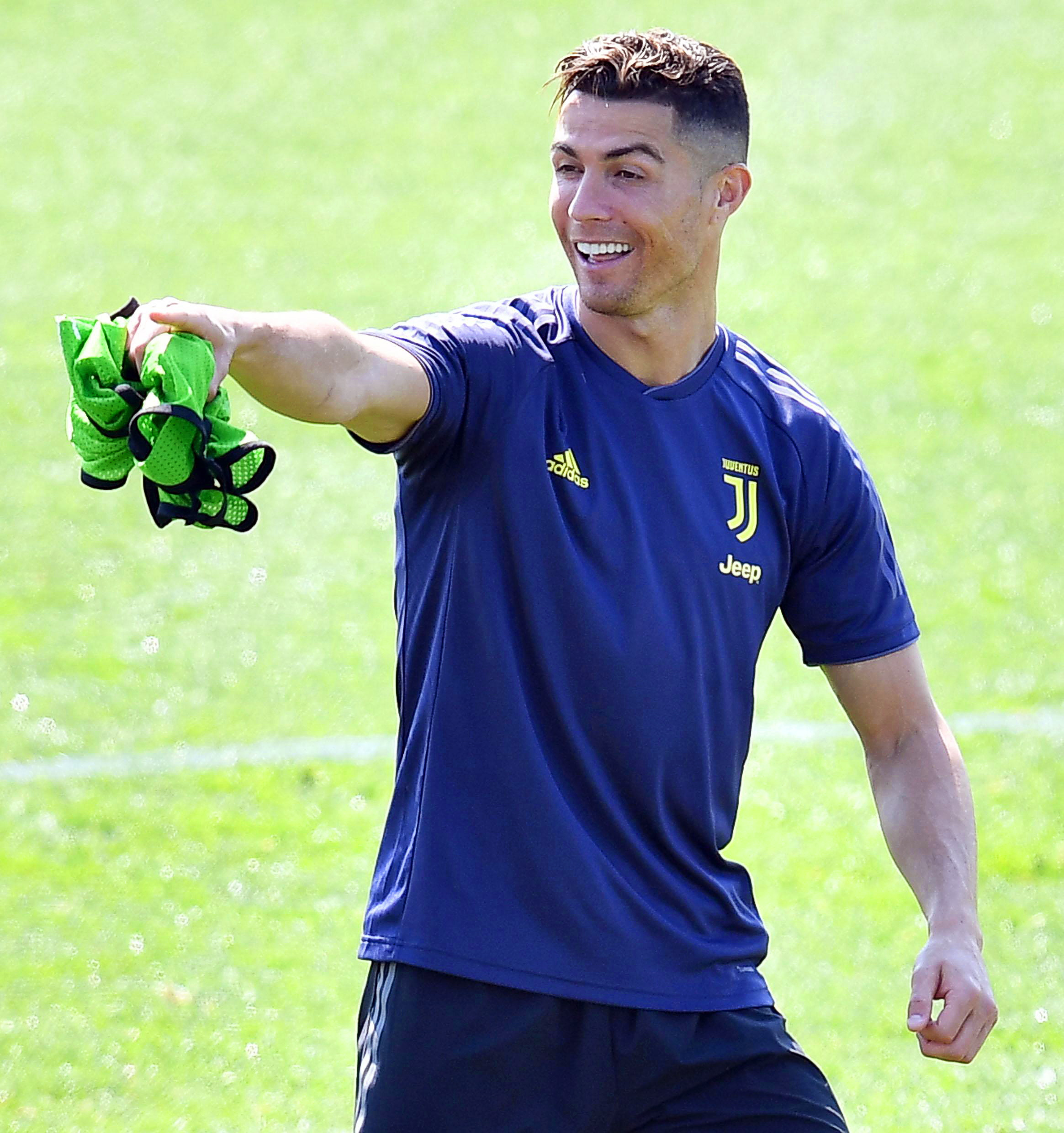 尤文图斯备战欧冠比赛，迎接新挑战