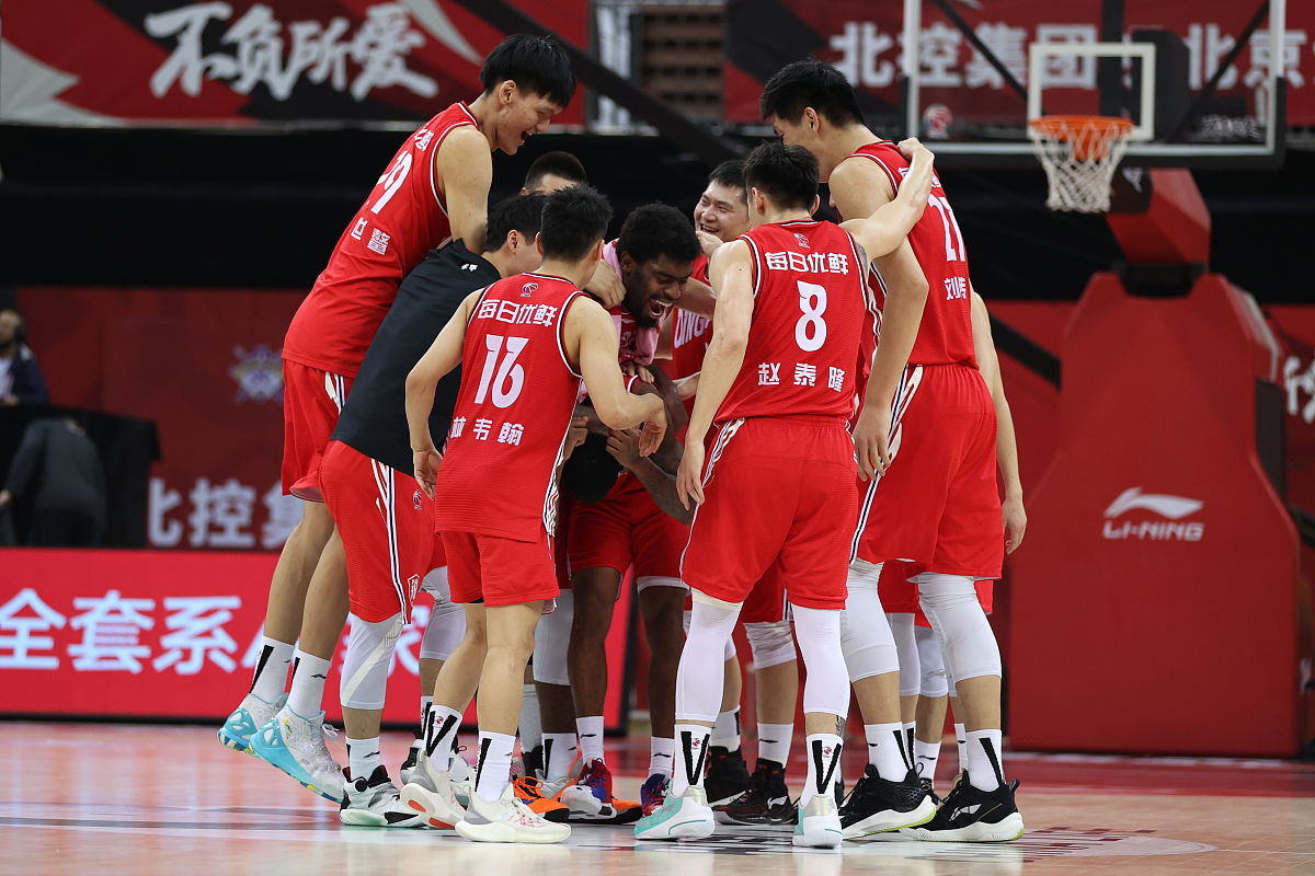 球队精英球员集体爆发,带领球队赢得胜利的简单介绍 球队精英球员集体爆发,带领球队赢得胜利的简单介绍