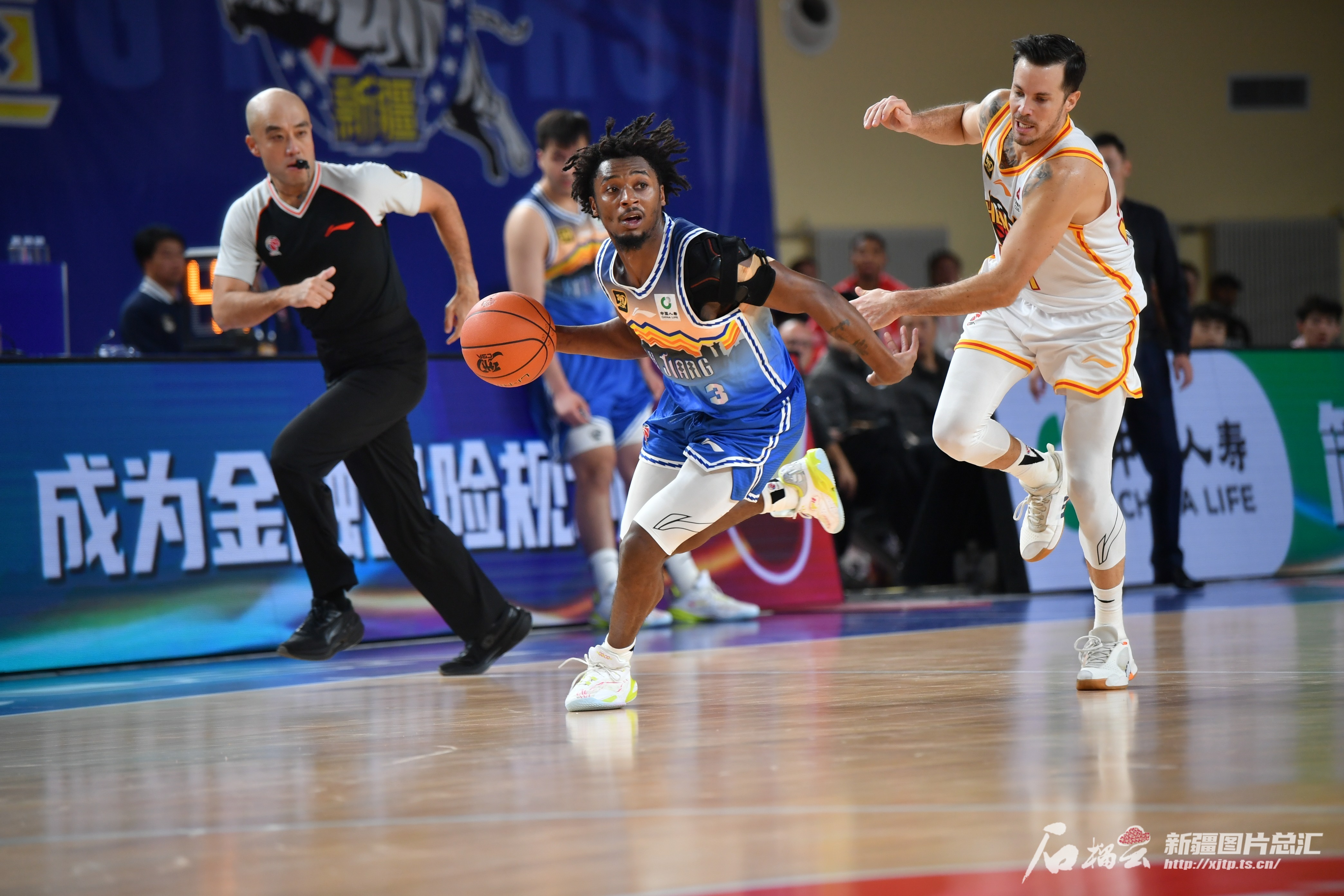 爱游戏官方登录入口-浙江队客场对抗山东，外援组合发威赢得比赛关键的简单介绍