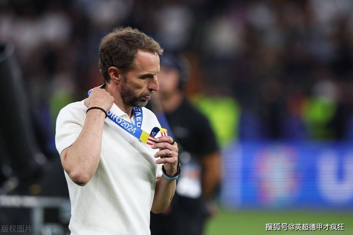 爱游戏-外援性感帅哥成为球迷新宠，领队卫冕冠军的简单介绍