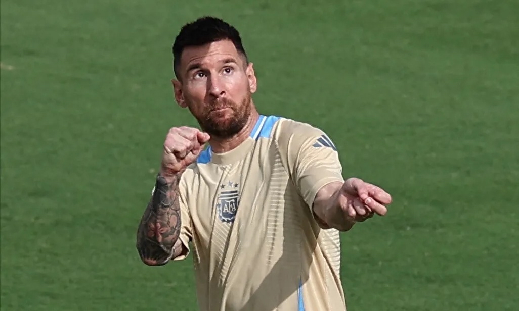 外援性感帅哥成为球迷新宠，领队卫冕冠军的简单介绍