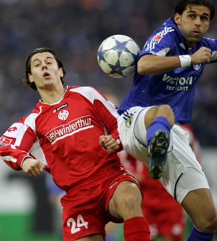 爱游戏中国官网-沙尔克取得对阵美因茨的胜利