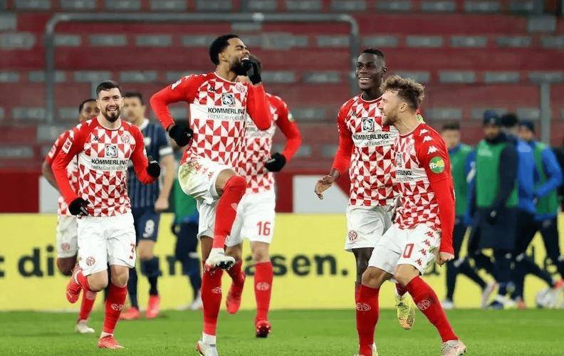 汉堡战胜达姆施塔特，实力明显优势