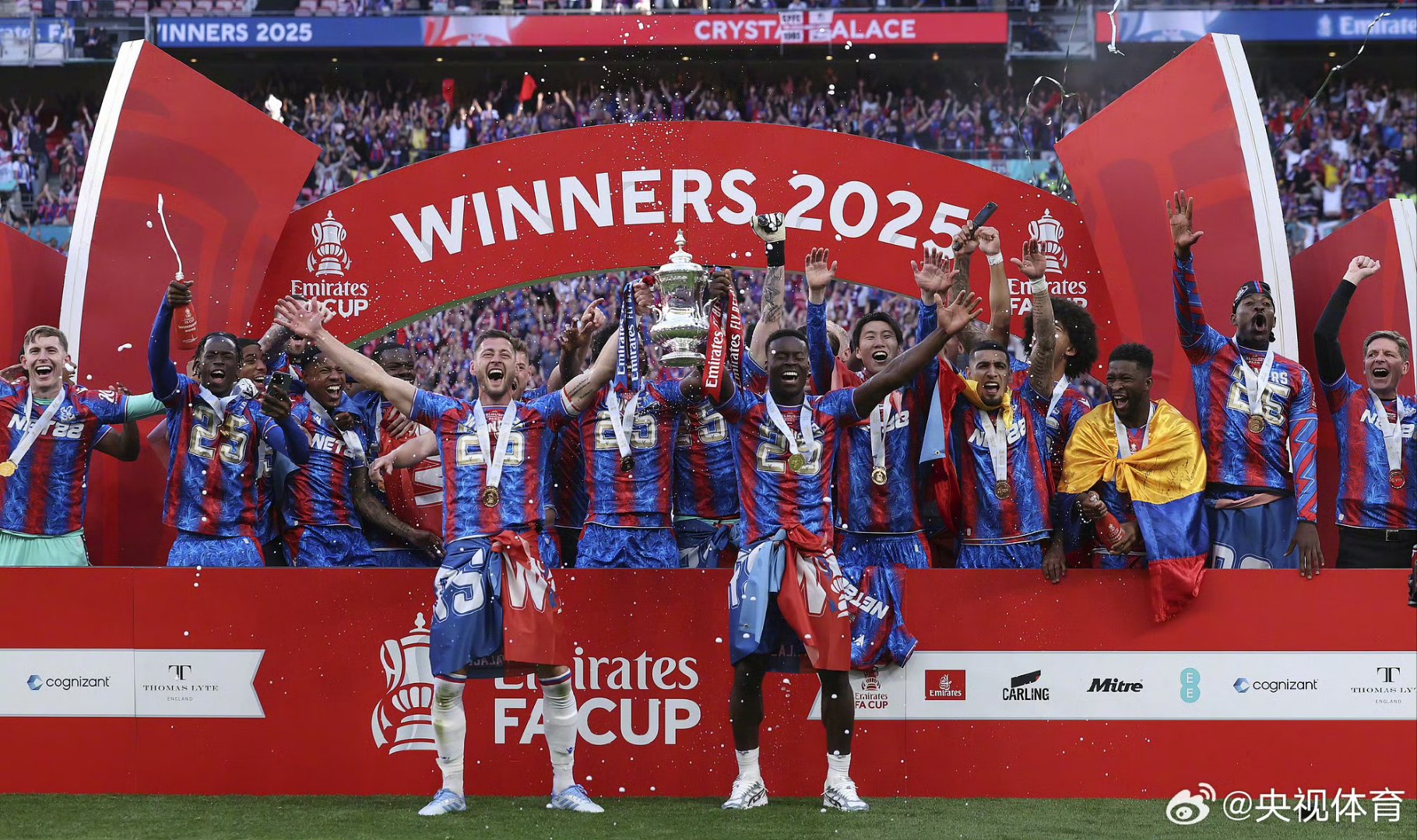 爱游戏app-激战再现！欧预赛球员奋力拼搏，争夺胜利的简单介绍