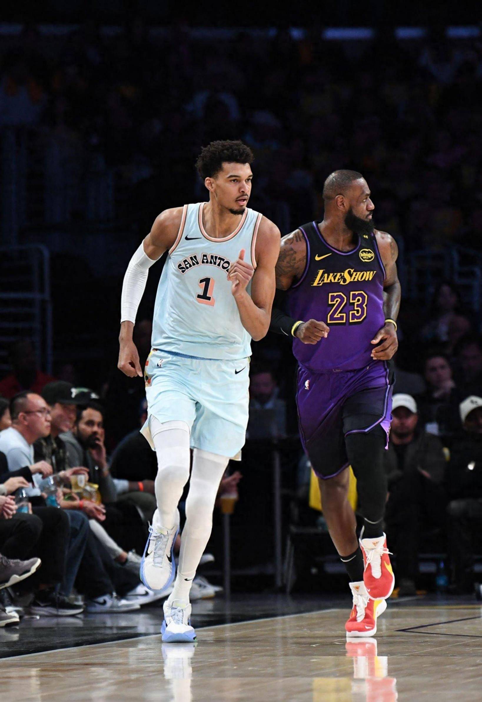 关于湖人闪电逆袭震惊全场,实力不容小觑的信息 关于湖人闪电逆袭震惊全场,实力不容小觑的信息