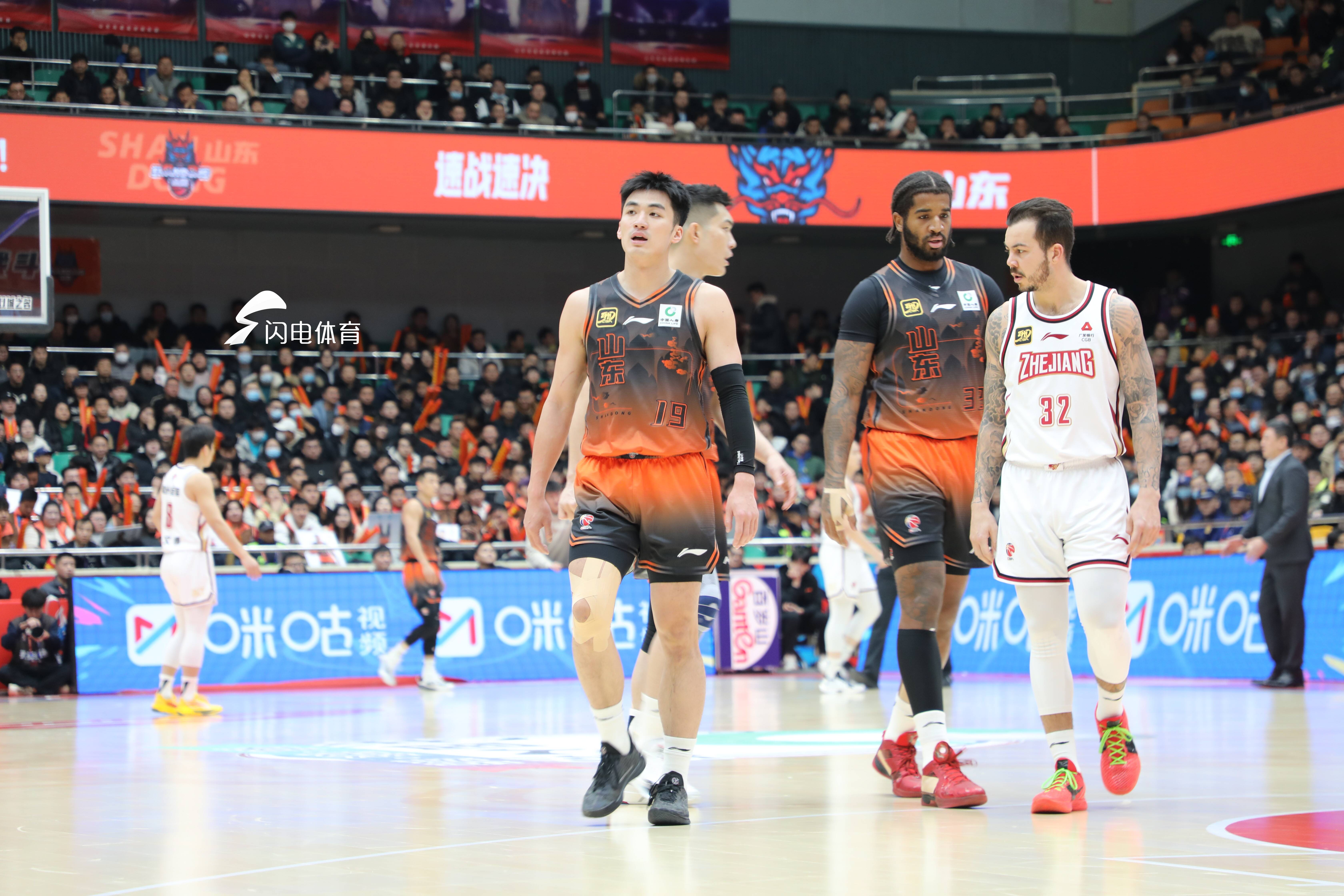 爱游戏中国官网-新赛季揭幕战，山东男篮险胜上海队