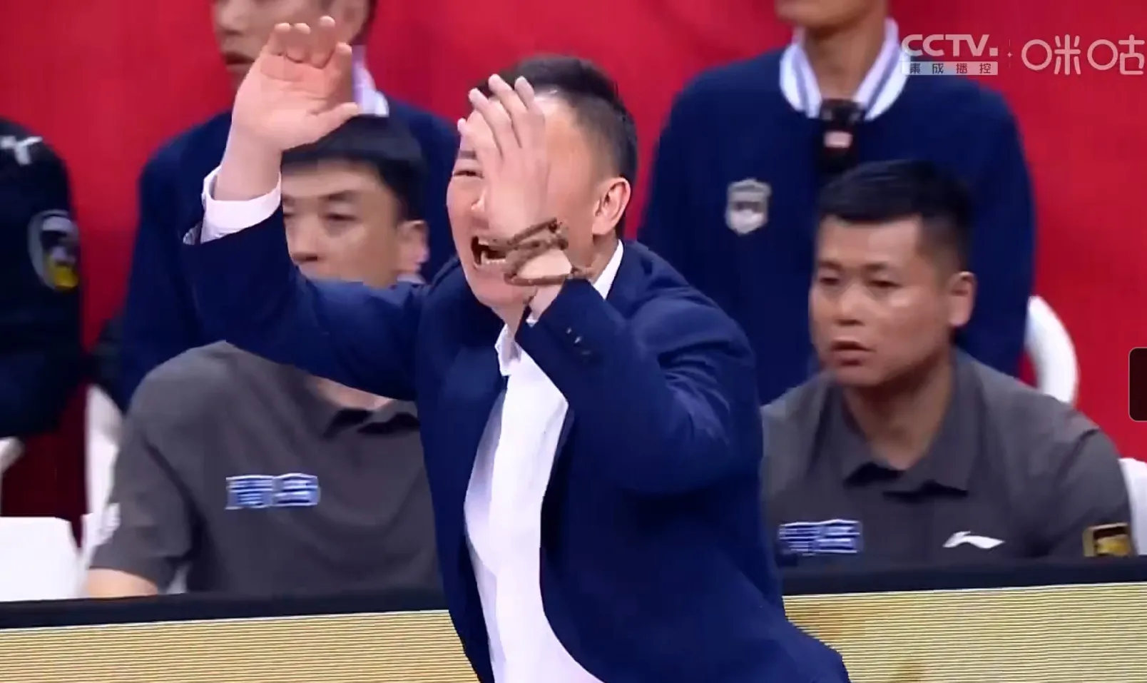 关于火爆较量:篮球比赛现场球员犀利表现,场面壮观的信息 关于火爆较量:篮球比赛现场球员犀利表现,场面壮观的信息