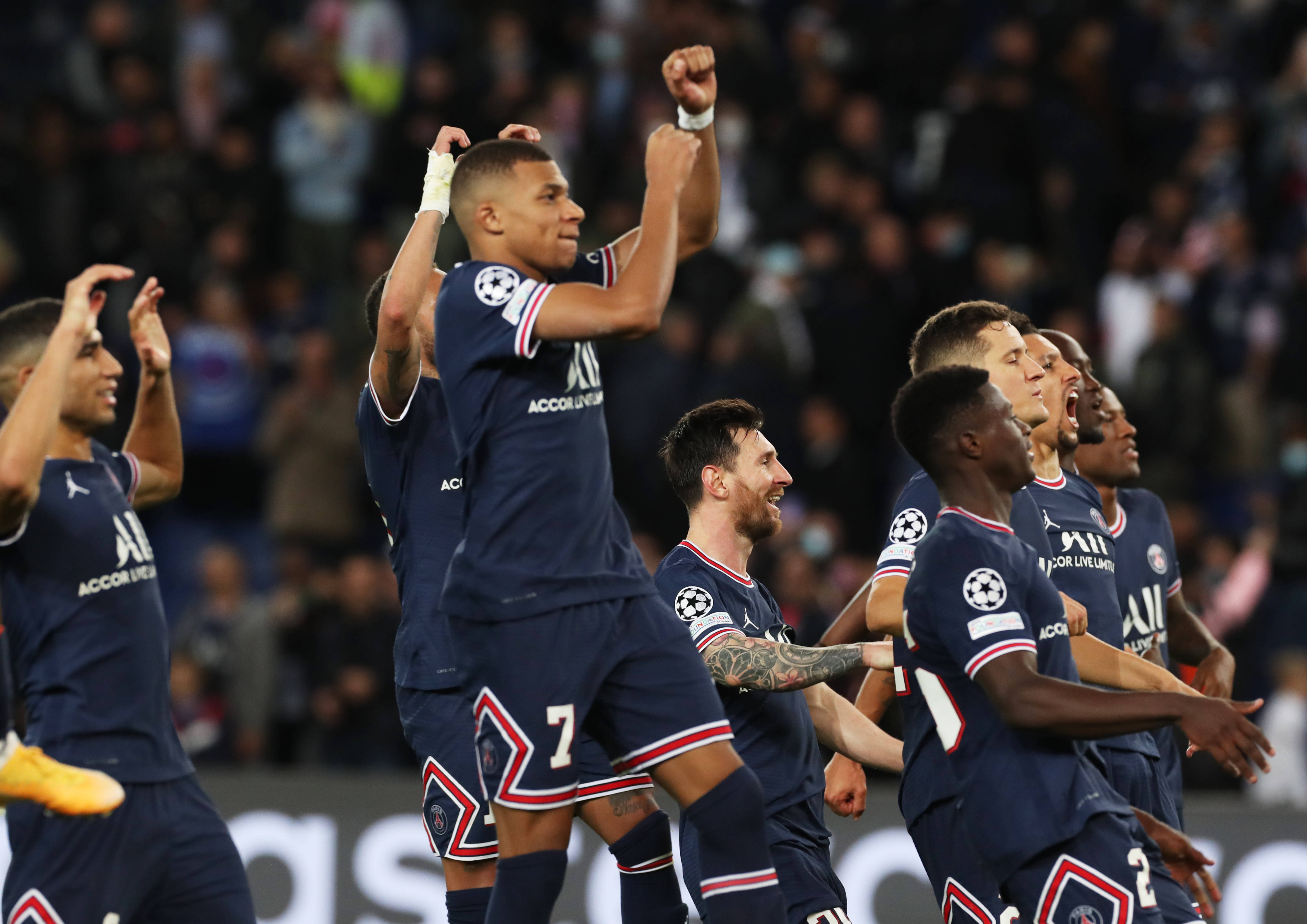 巴黎FC足球队在联赛中实现胜利