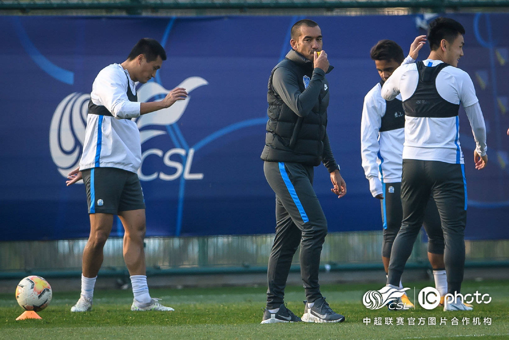 爱游戏app下载-广州富力队员接受采访，展望未来比赛的简单介绍