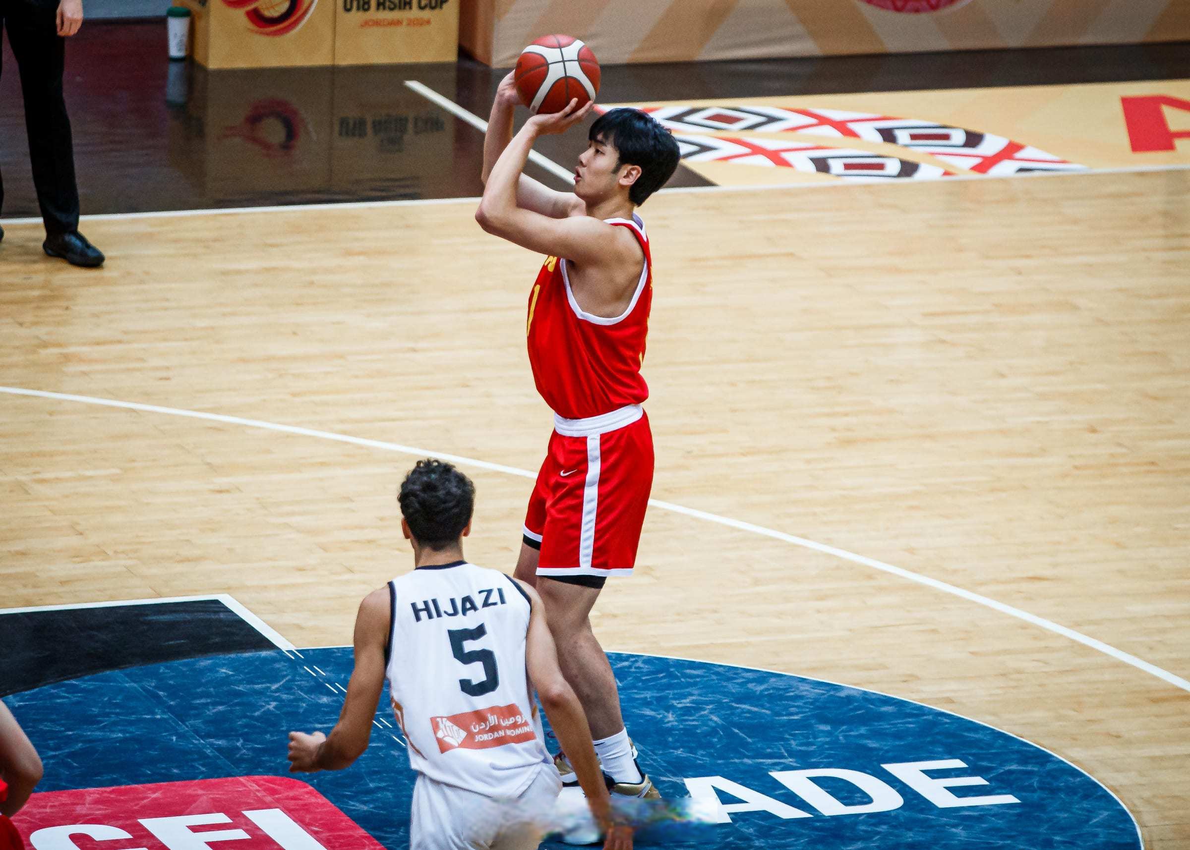 爱游戏网页版登录入口-包含男篮比赛激烈，球场风云再起争夺胜利的词条