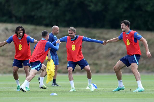 爱游戏app-众望所归，实力对决，球场上星光熠熠的简单介绍